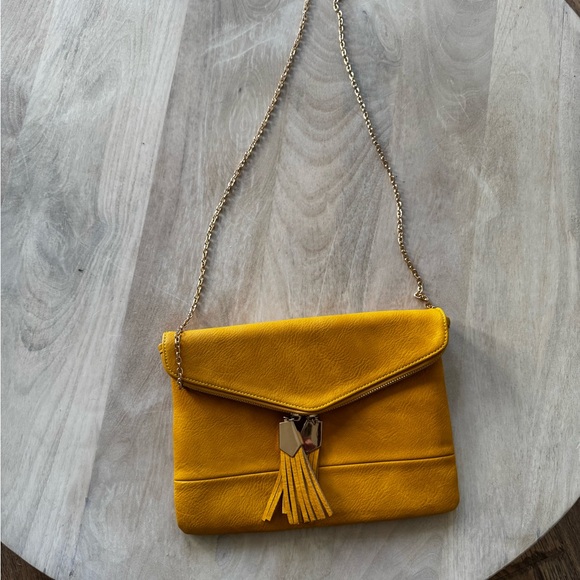 Stitch Fix Urban Expressions Nala Tassel Zip Clutch in mustard yellow - Picture 2 of 6